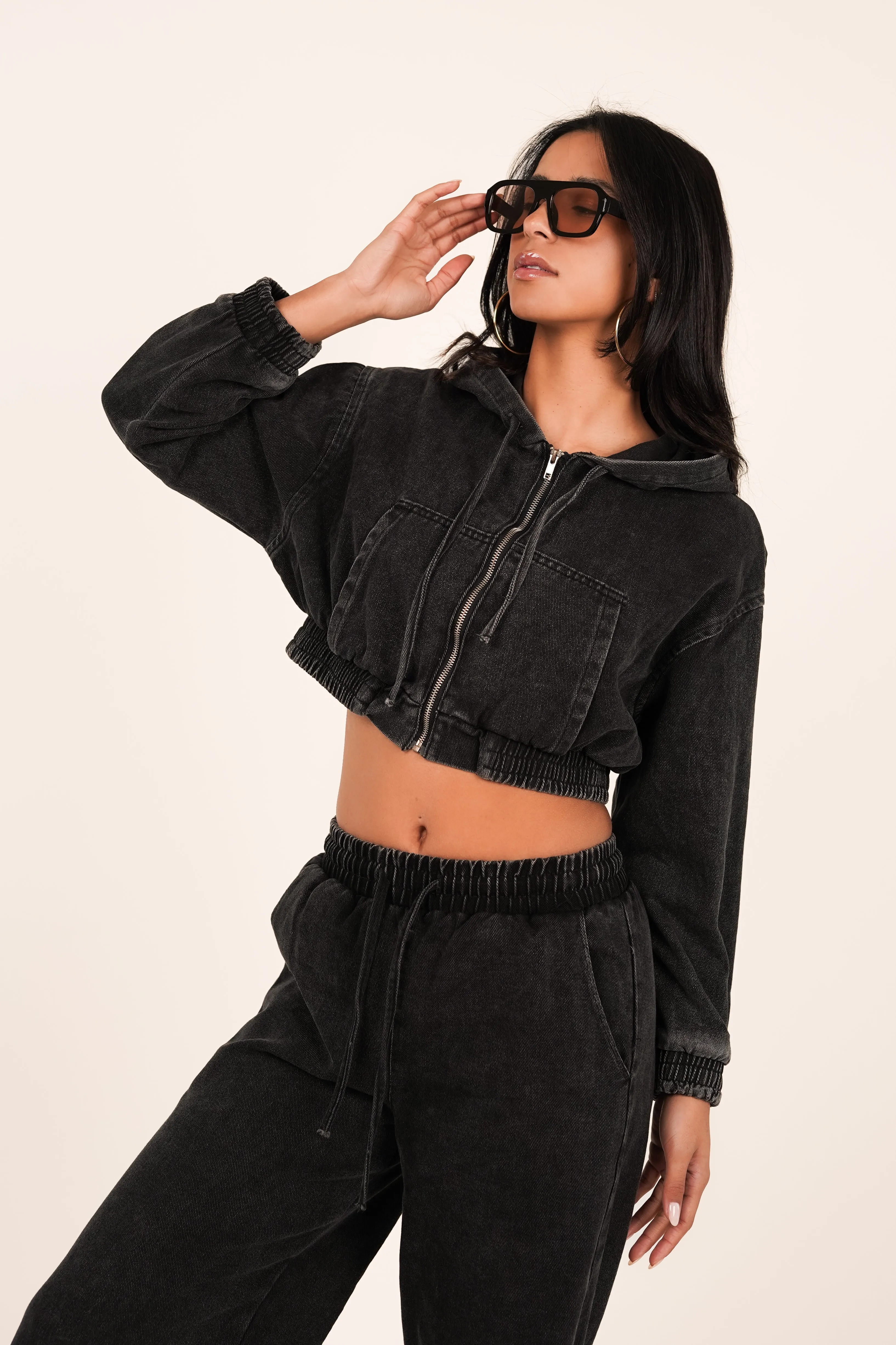 Carolina® | Cropped denim jacket black