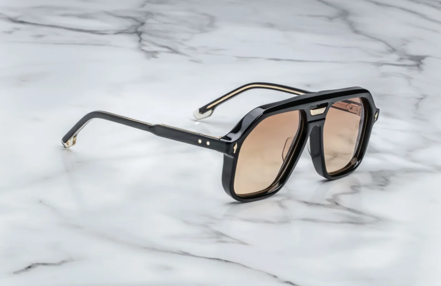 CASIUS-Beluga / Dark Bronze Gradient / Dark Gold