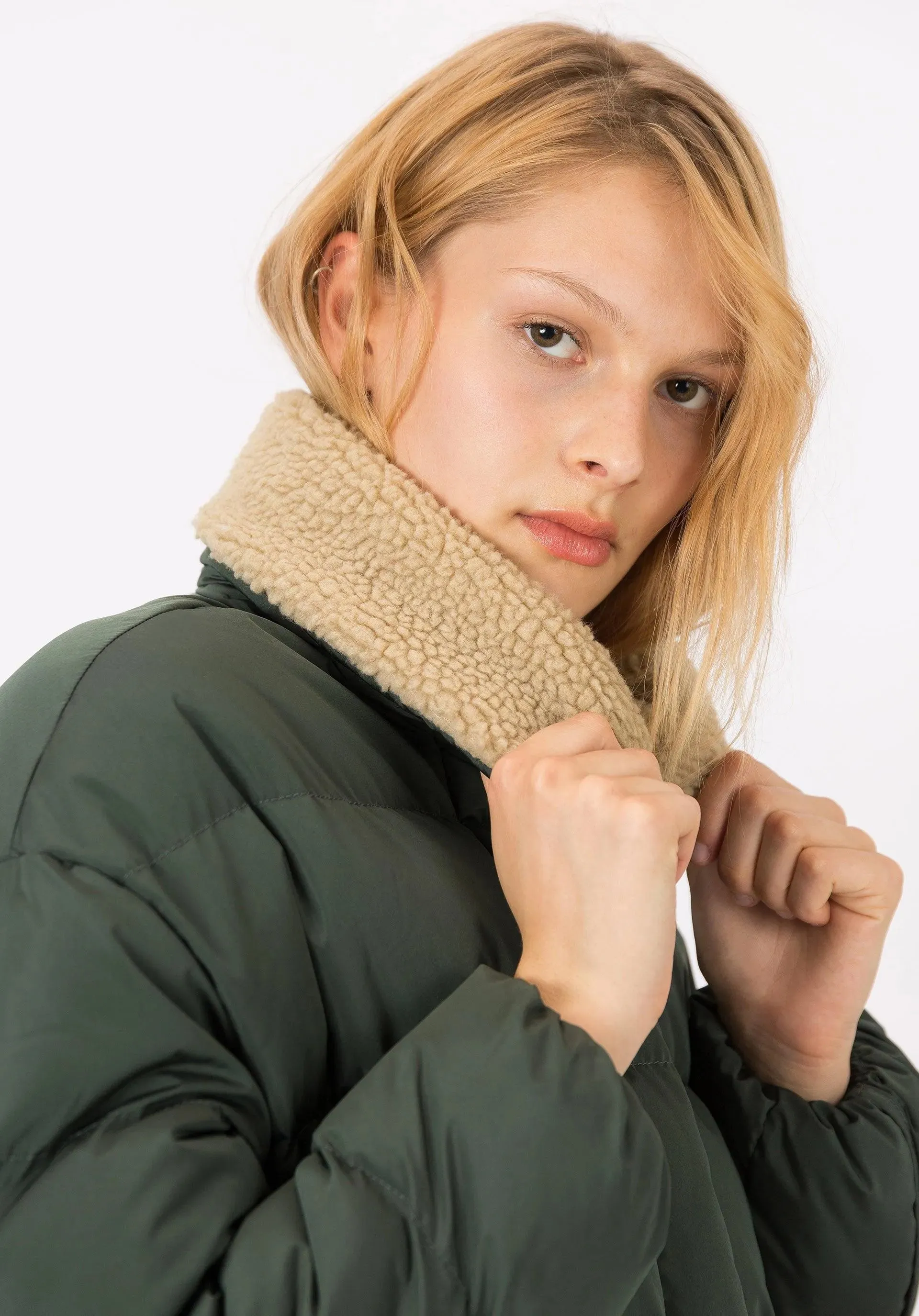 Chaqueta Boxy con Cuello Pelo Crash