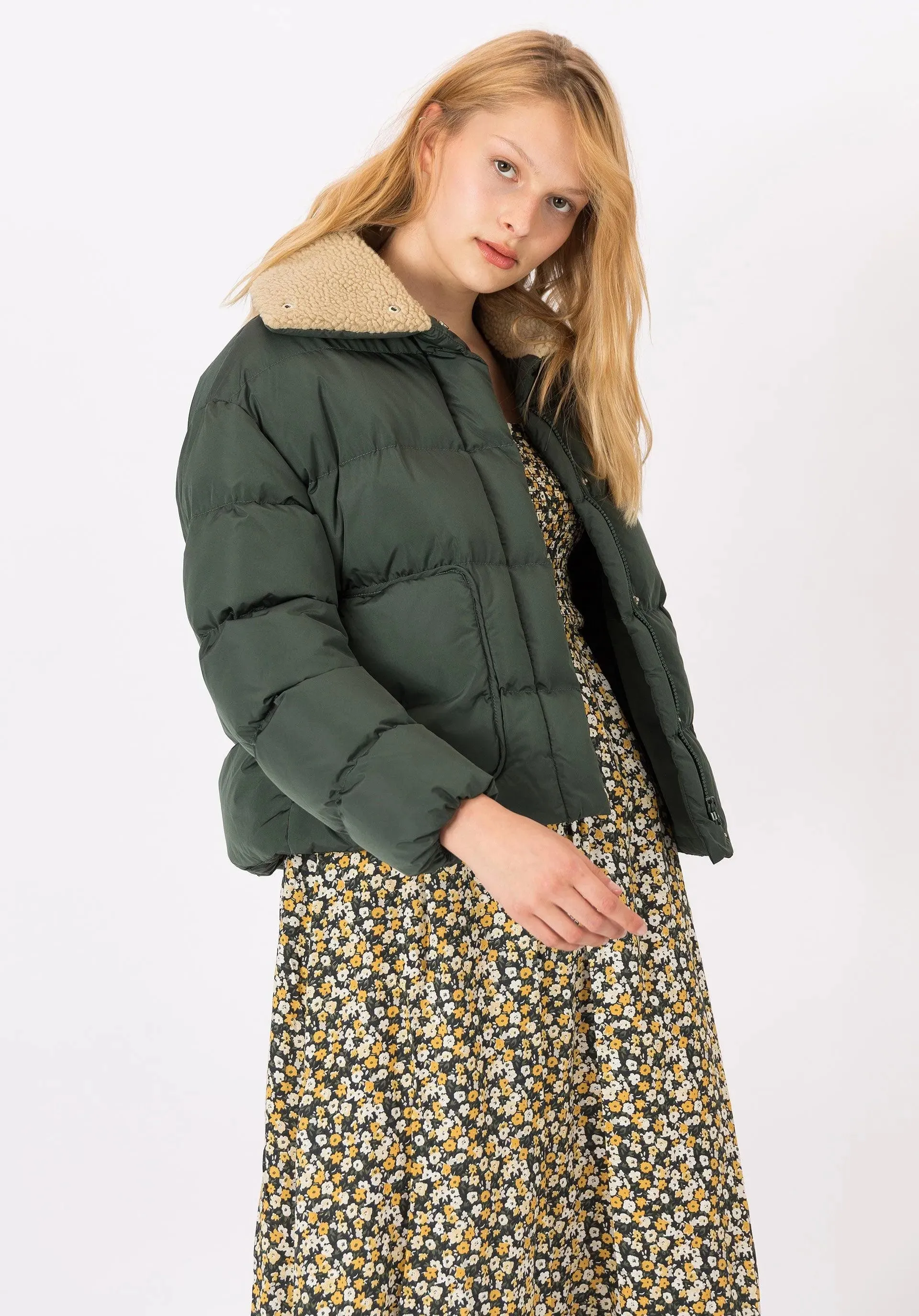 Chaqueta Boxy con Cuello Pelo Crash