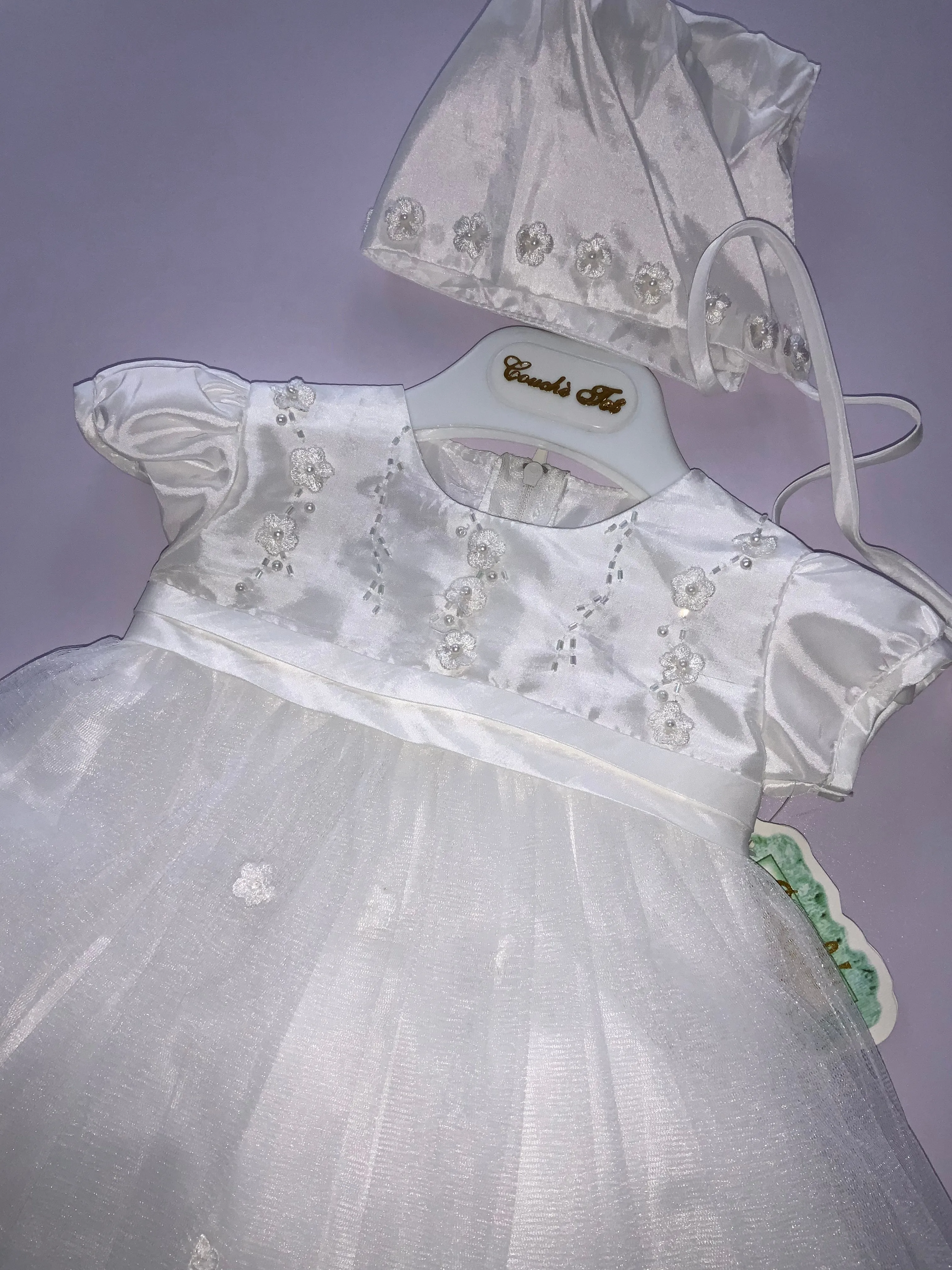 Girls christening dress.        250