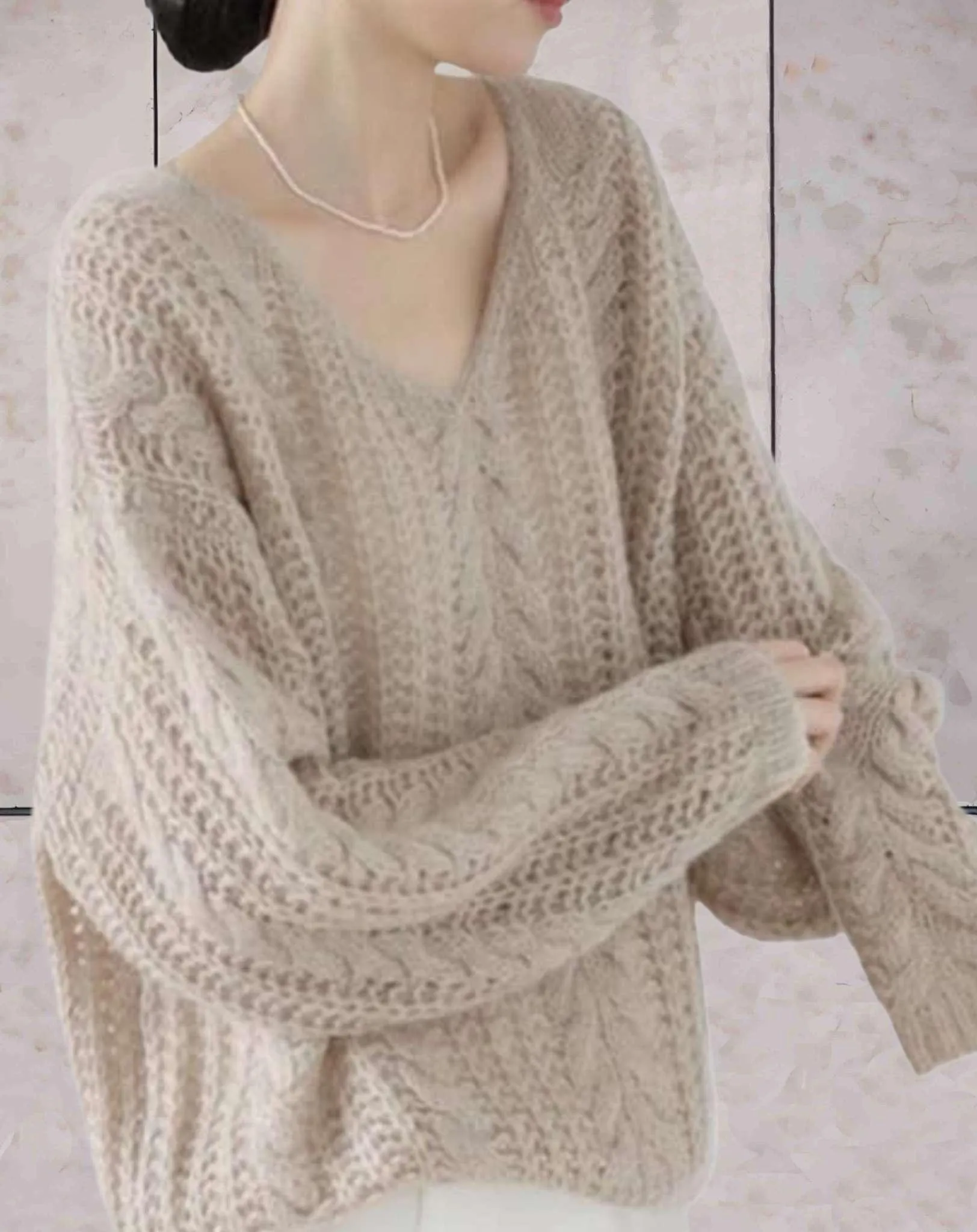 Großer gestrickter V-Ausschnitt-Pullover von WolffMode