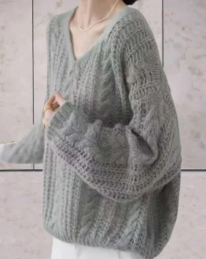 Großer gestrickter V-Ausschnitt-Pullover von WolffMode