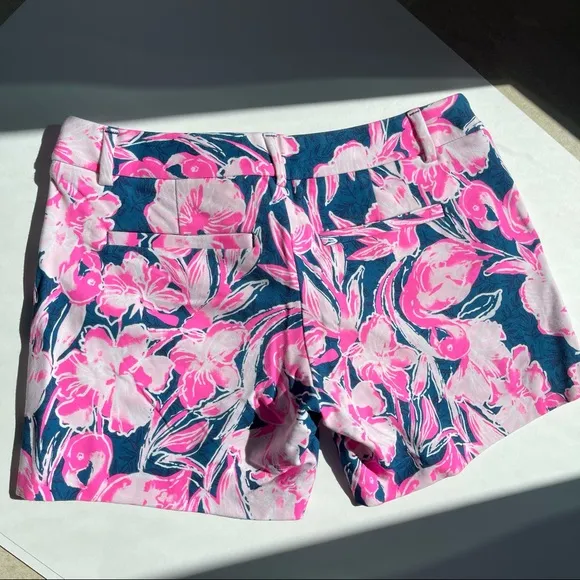 🎉HOST PICK🎉 Lilly Pulitzer pink &amp; navy Callahan Knit shorts