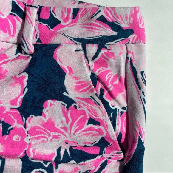 🎉HOST PICK🎉 Lilly Pulitzer pink &amp; navy Callahan Knit shorts