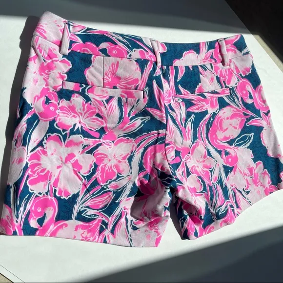 🎉HOST PICK🎉 Lilly Pulitzer pink &amp; navy Callahan Knit shorts