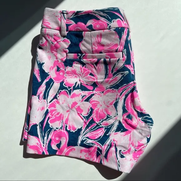🎉HOST PICK🎉 Lilly Pulitzer pink &amp; navy Callahan Knit shorts