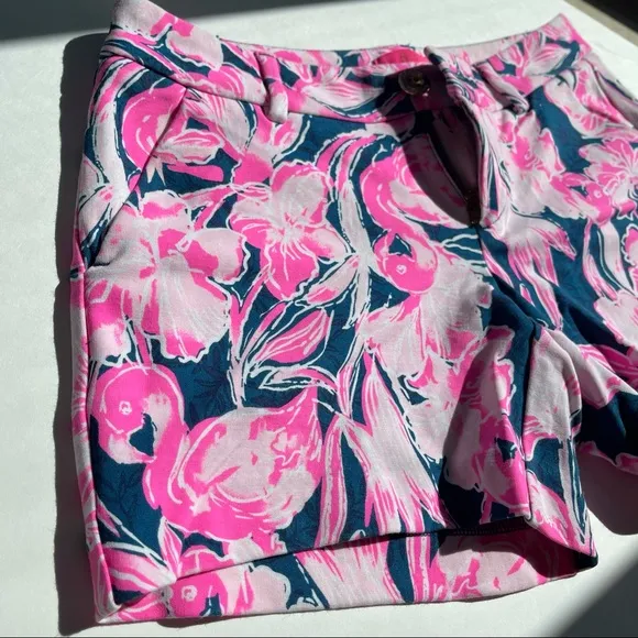 🎉HOST PICK🎉 Lilly Pulitzer pink &amp; navy Callahan Knit shorts