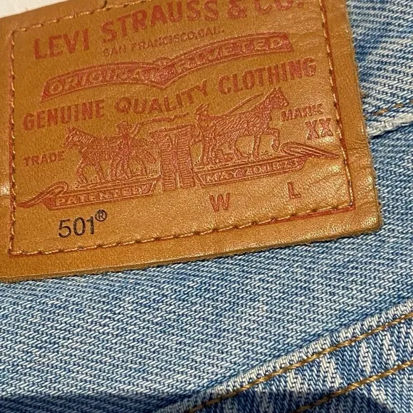 Levi's 501 high rise denim shorts Fault Line Sz 25