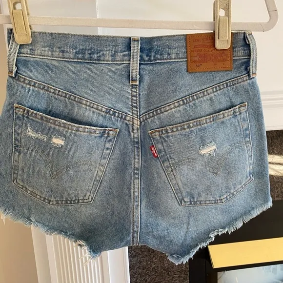 Levi's 501 high rise denim shorts Fault Line Sz 25