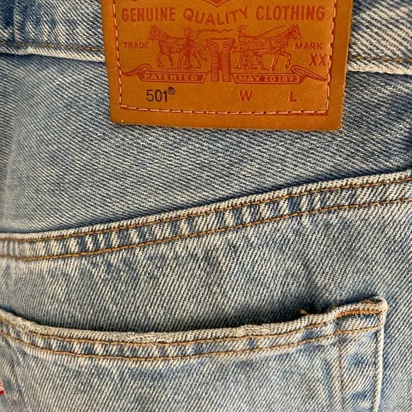 Levi's 501 high rise denim shorts Fault Line Sz 25