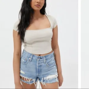 Levi's 501 high rise denim shorts Fault Line Sz 25
