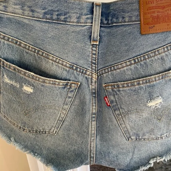 Levi's 501 high rise denim shorts Fault Line Sz 25