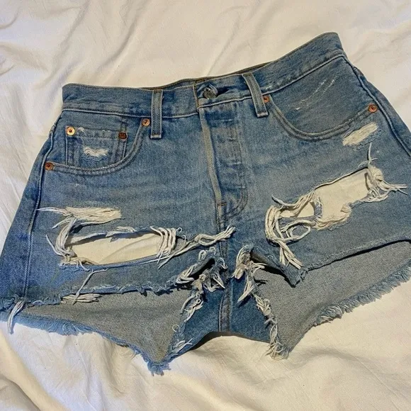 Levi's 501 high rise denim shorts Fault Line Sz 25