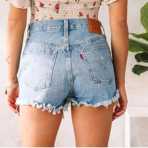 Levi's 501 high rise denim shorts Fault Line Sz 25