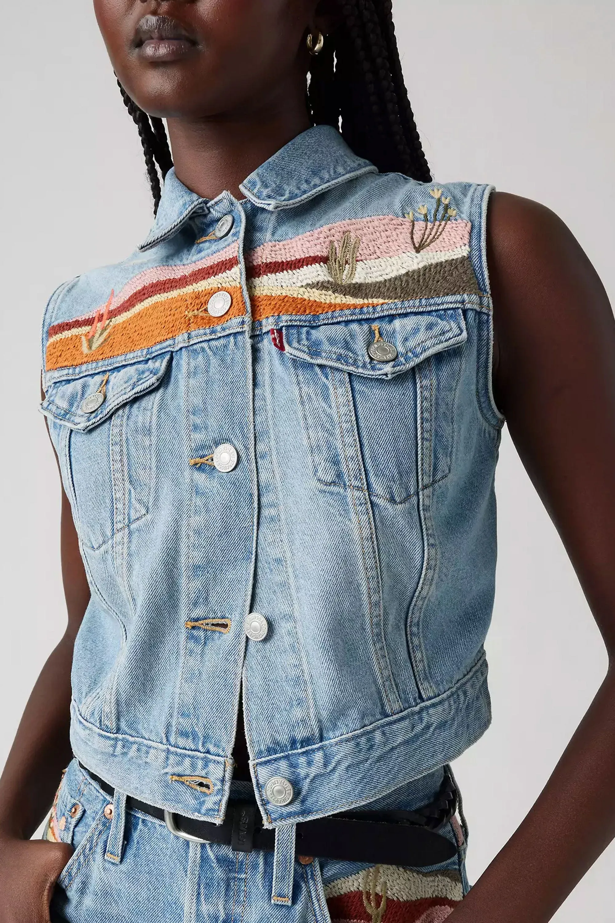 LEVIS - EMBROIDERED XS VEST