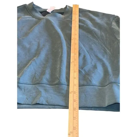 Lululemon woman’s 4 softstream perfectly oversized cropped crew green sweater