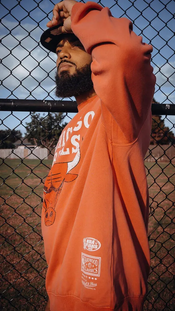 Mitchell & Ness - Vintage Big Logo Crew BULLS - Faded Red