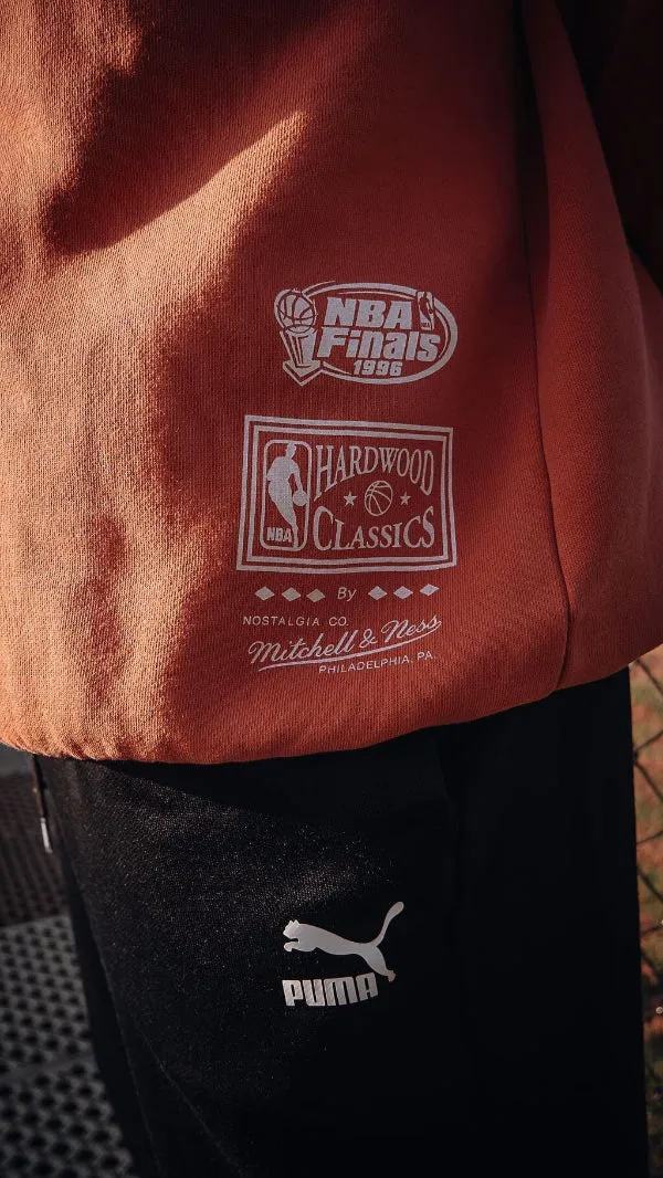 Mitchell & Ness - Vintage Big Logo Crew BULLS - Faded Red