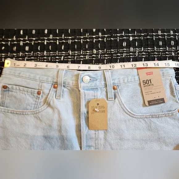 NWT 501 Levi's High Rise Cutoff Booty Shorts Women's Size 30