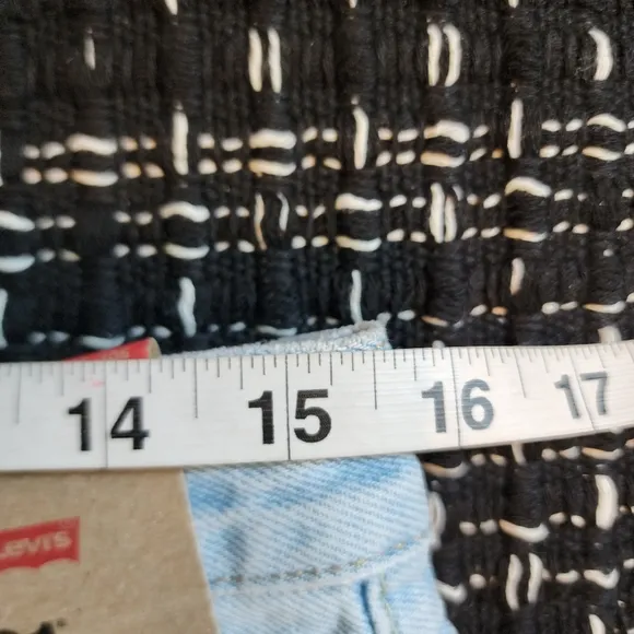 NWT 501 Levi's High Rise Cutoff Booty Shorts Women's Size 30