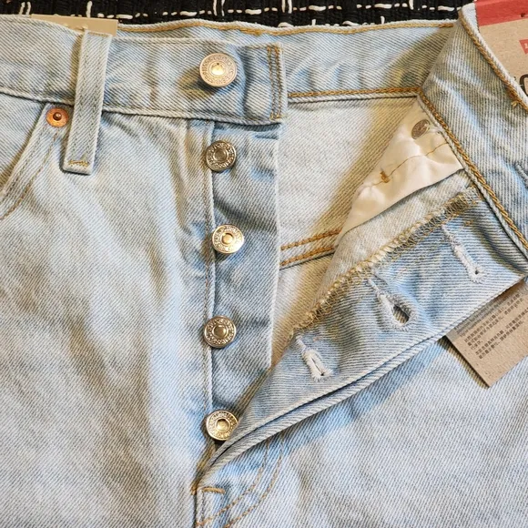 NWT 501 Levi's High Rise Cutoff Booty Shorts Women's Size 30
