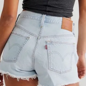 NWT 501 Levi's High Rise Cutoff Booty Shorts Women's Size 30