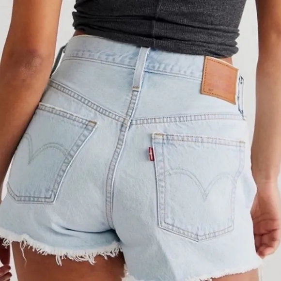 NWT 501 Levi's High Rise Cutoff Booty Shorts Women's Size 30