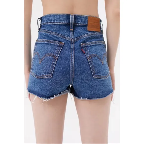 NWT Levi’s Ribcage Denim Short - Charles Erosion