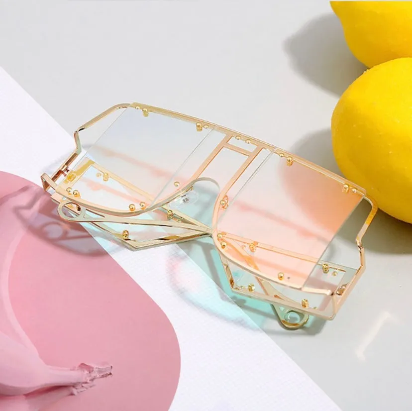Oversized RiRi sunglasses