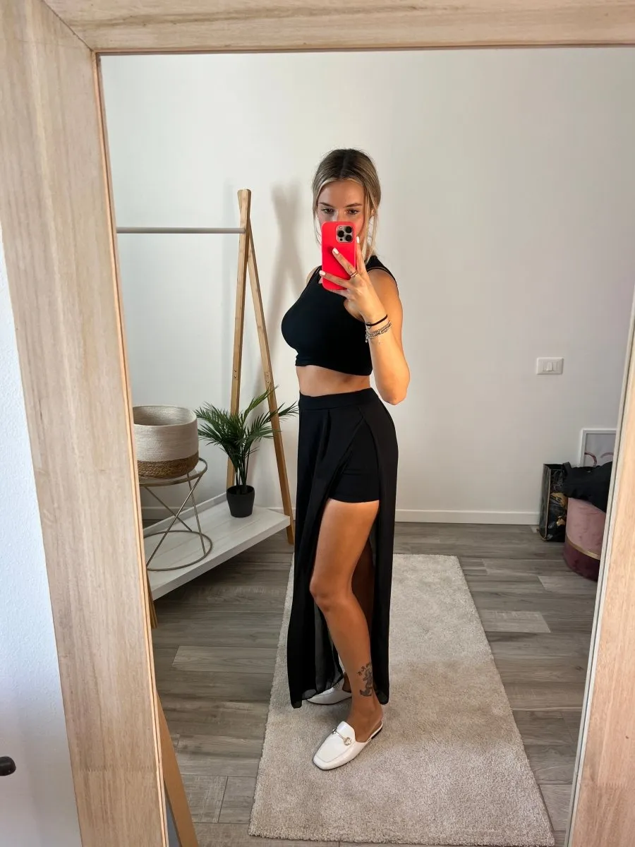 Pantaloncini con chiffon e spacchi laterali