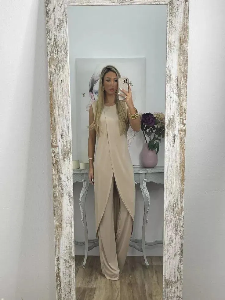 Sarah – Elegant Women's Top and Matching Trousers Twin Set