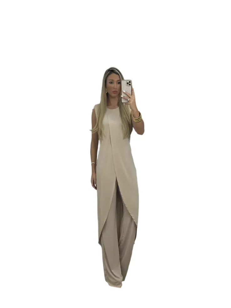 Sarah – Elegant Women's Top and Matching Trousers Twin Set