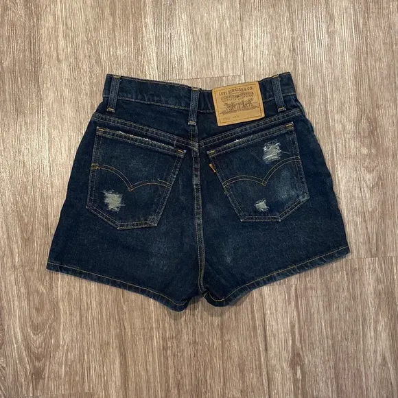 Vintage 1977 dark wash distressed 912 Levi’s shorts