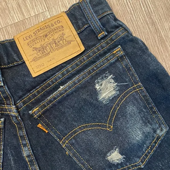 Vintage 1977 dark wash distressed 912 Levi’s shorts