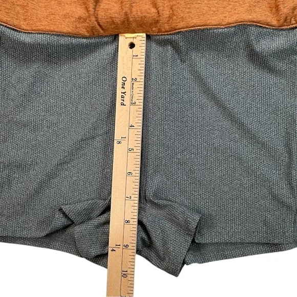 Vuori: Women's Halo Performance Skirt Large Palo Santo Heather Skirt Skort