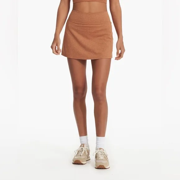 Vuori: Women's Halo Performance Skirt Large Palo Santo Heather Skirt Skort