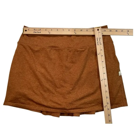 Vuori: Women's Halo Performance Skirt Large Palo Santo Heather Skirt Skort