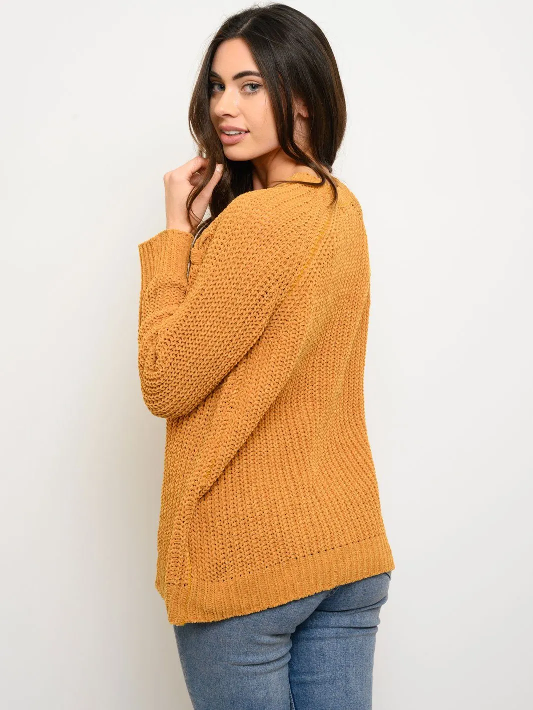 WOMEN'S LONG SLEEVE FRONT DETAIL SWEATER
