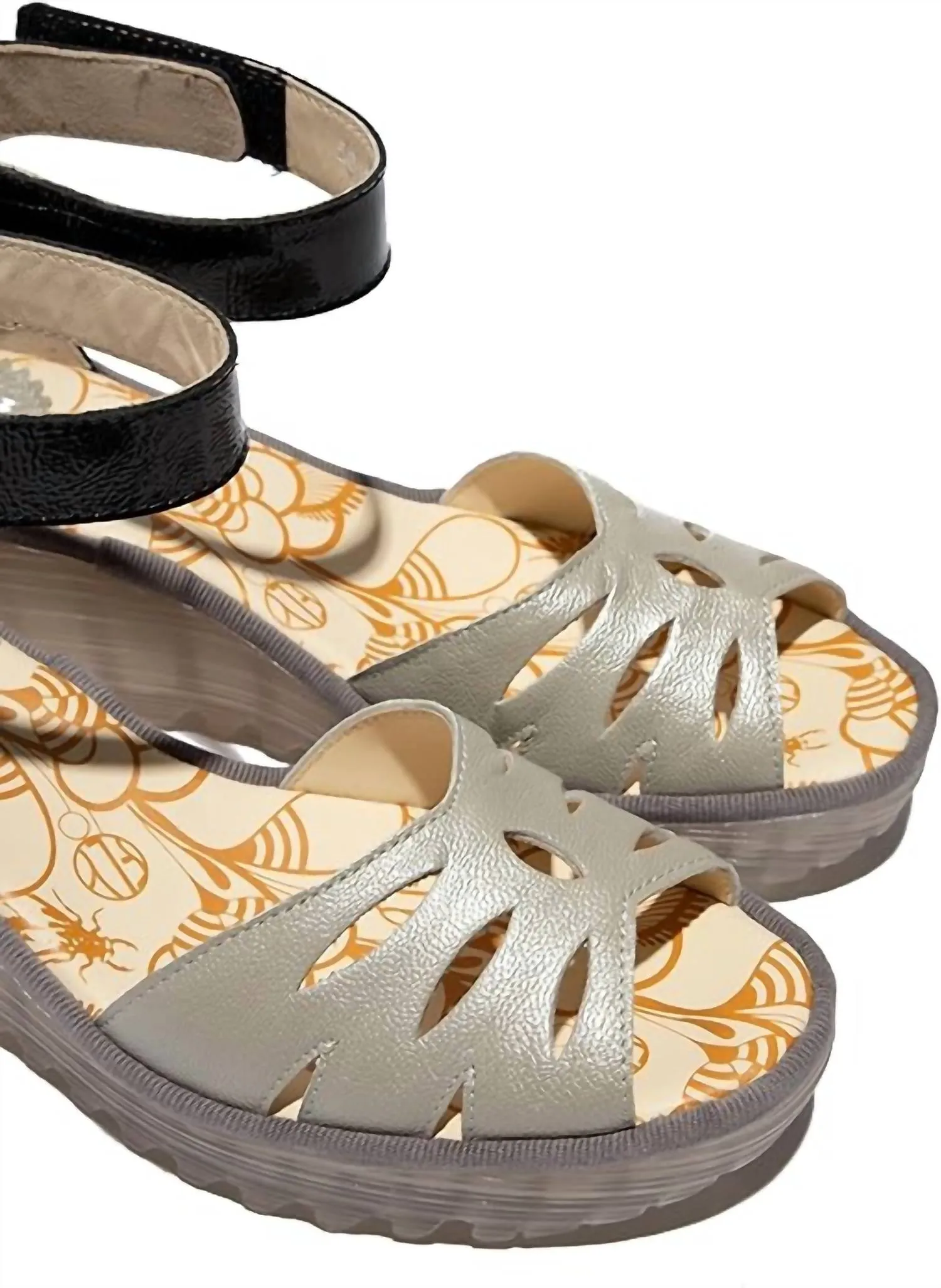 Women's Yelu545Fly Wedge Sandal In Silver/black